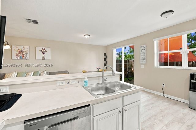 1025 NE 207th Ter, Miami, FL 33179