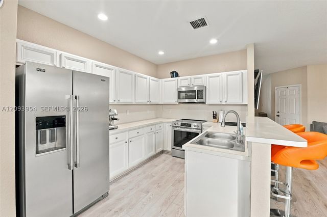 1025 NE 207th Ter, Miami, FL 33179