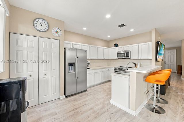 1025 NE 207th Ter, Miami, FL 33179