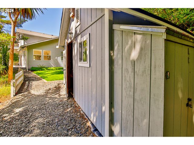 311 COUNCIL HILL Rd, Lakeside, OR 97449