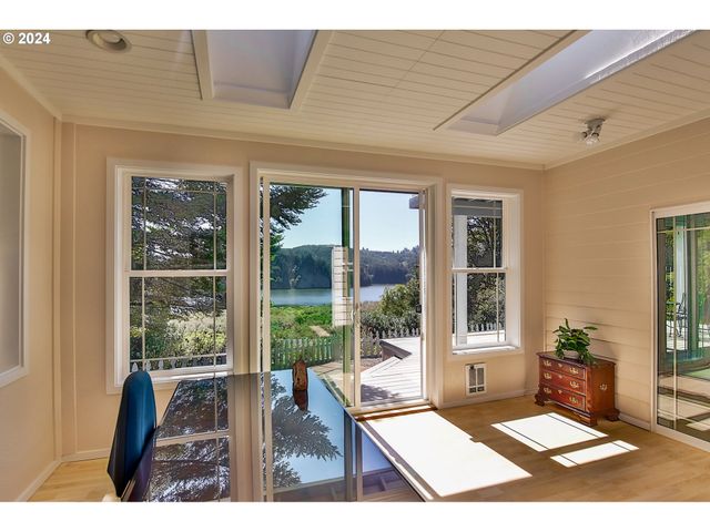 311 COUNCIL HILL Rd, Lakeside, OR 97449