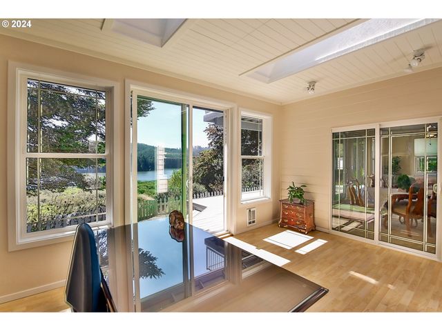 311 COUNCIL HILL Rd, Lakeside, OR 97449