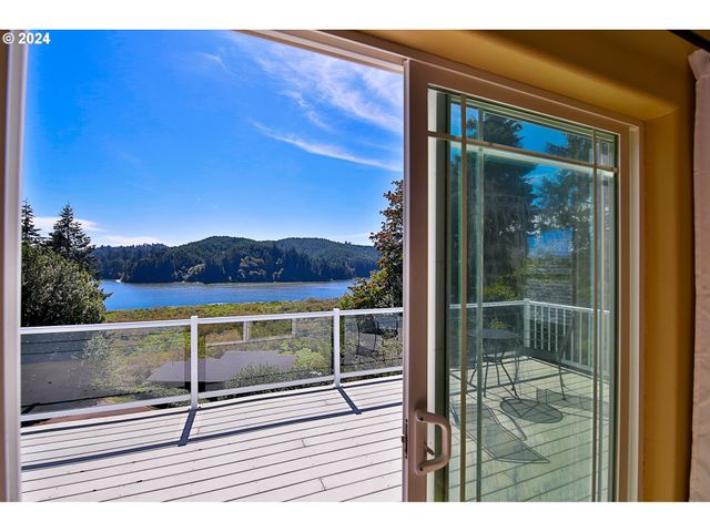 311 COUNCIL HILL Rd, Lakeside, OR 97449