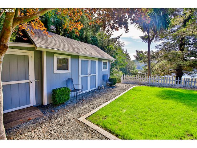 311 COUNCIL HILL Rd, Lakeside, OR 97449