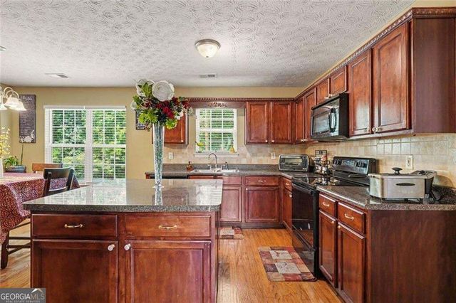 266 Millstone Drive, Hampton, GA 30228