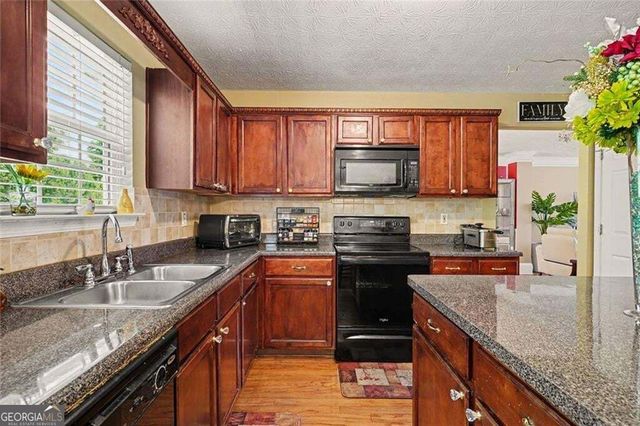266 Millstone Drive, Hampton, GA 30228