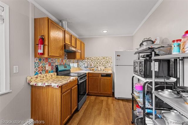 25141 Burt, Center Line, MI 48015