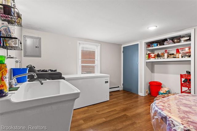 25141 Burt, Center Line, MI 48015