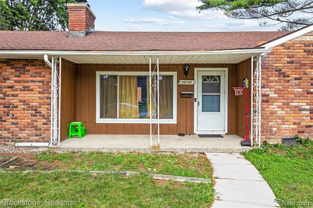 25141 Burt, Center Line, MI 48015