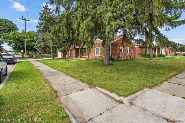 25141 Burt, Center Line, MI 48015