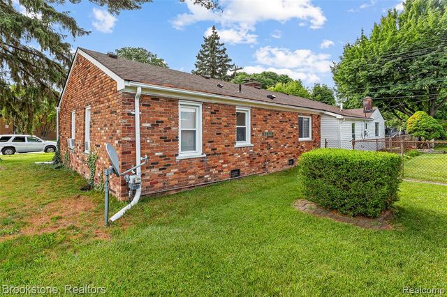 25141 Burt, Center Line, MI 48015