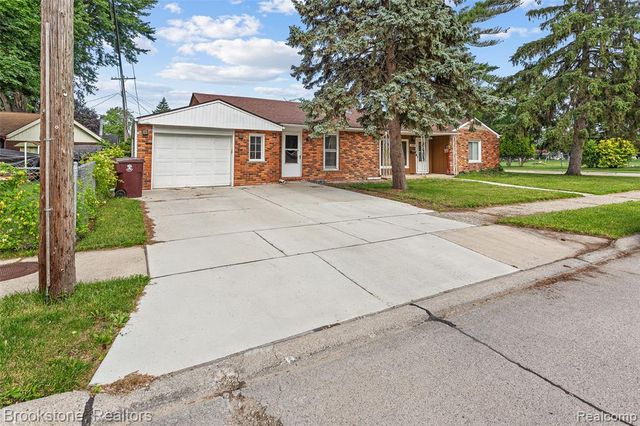 25141 Burt, Center Line, MI 48015