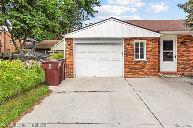 25141 Burt, Center Line, MI 48015