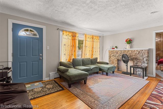 25141 Burt, Center Line, MI 48015