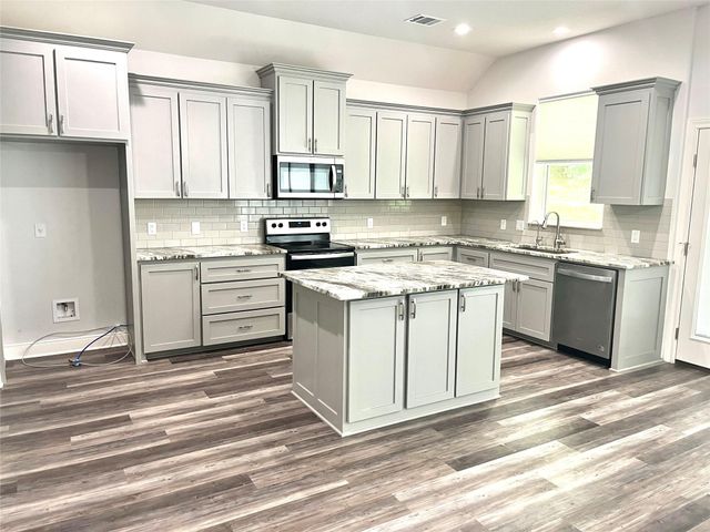 108 W Keamuku CT, Bastrop, TX 78602