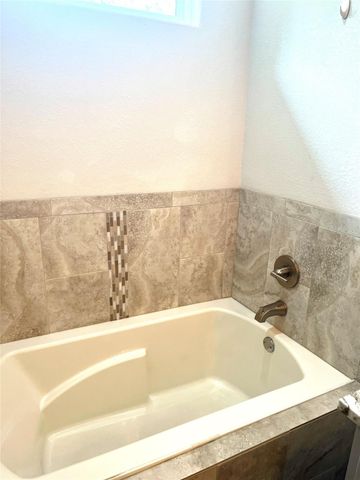 108 W Keamuku CT, Bastrop, TX 78602