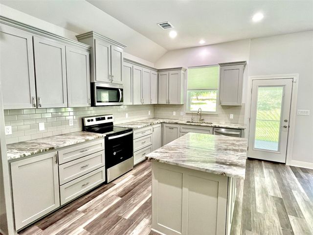108 W Keamuku CT, Bastrop, TX 78602