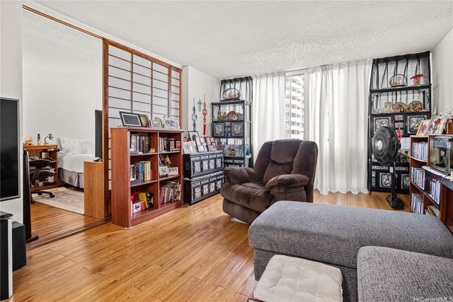 780 Amana Street 408, Honolulu, HI 96814