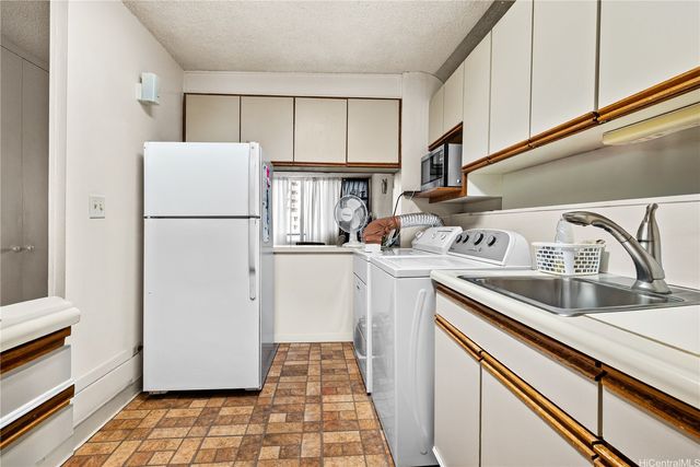 780 Amana Street 408, Honolulu, HI 96814