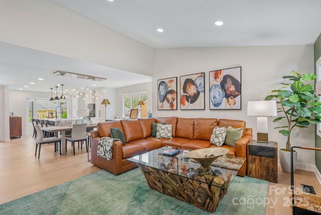 129 Beaver Ridge Road, Asheville, NC 28804