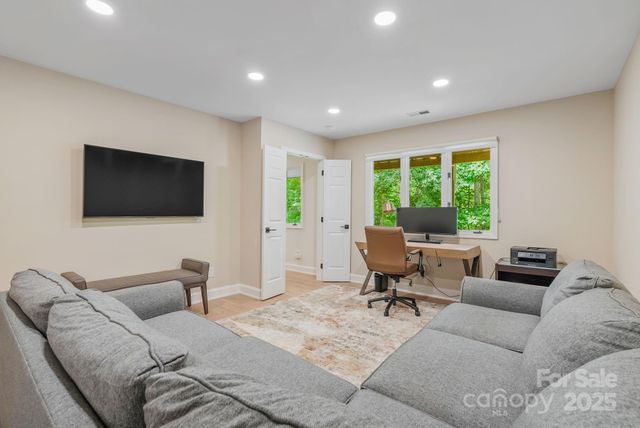 129 Beaver Ridge Road, Asheville, NC 28804