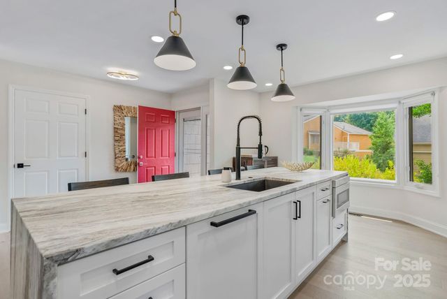 129 Beaver Ridge Road, Asheville, NC 28804