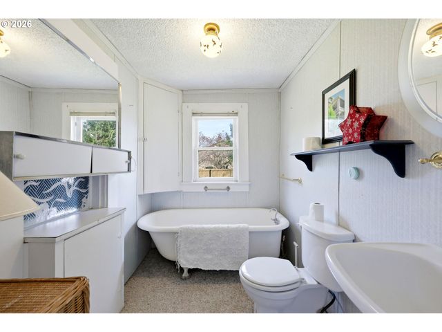 6834 Se 83RD Ave, Portland, OR 97266