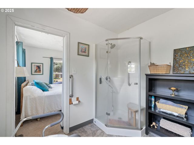 6834 Se 83RD Ave, Portland, OR 97266