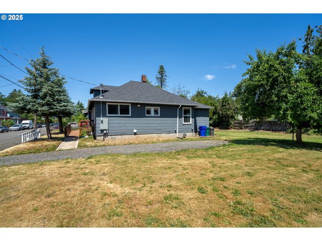 6834 Se 83RD Ave, Portland, OR 97266