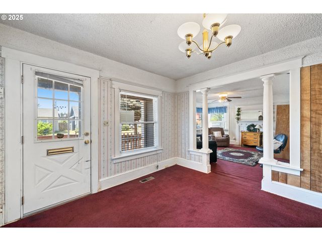 6834 Se 83RD Ave, Portland, OR 97266