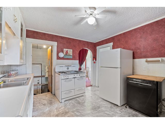 6834 Se 83RD Ave, Portland, OR 97266