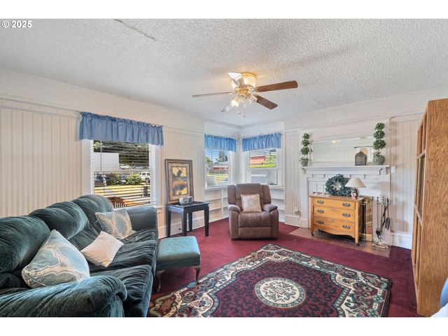 6834 Se 83RD Ave, Portland, OR 97266