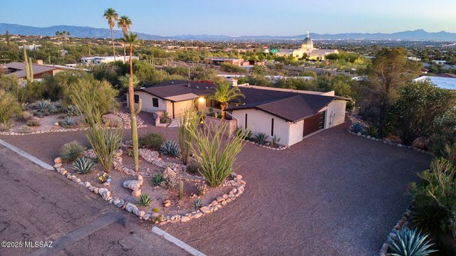 1502 E Indian Wells Road, Tucson, AZ 85718