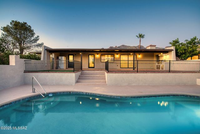 1502 E Indian Wells Road, Tucson, AZ 85718