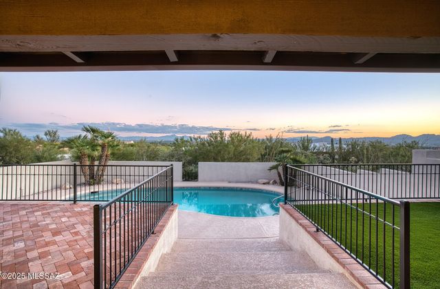 1502 E Indian Wells Road, Tucson, AZ 85718