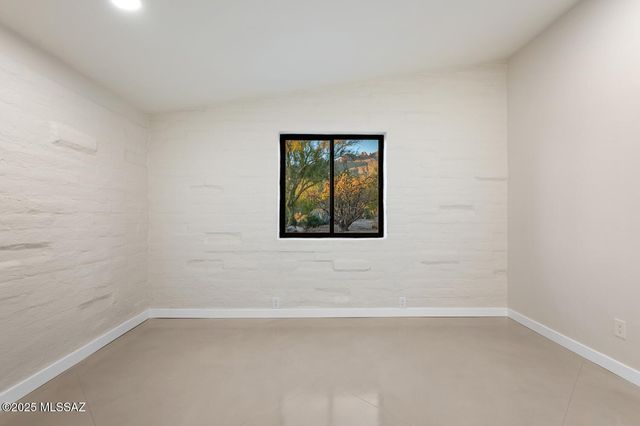 1502 E Indian Wells Road, Tucson, AZ 85718