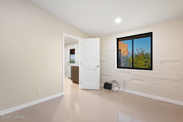 1502 E Indian Wells Road, Tucson, AZ 85718