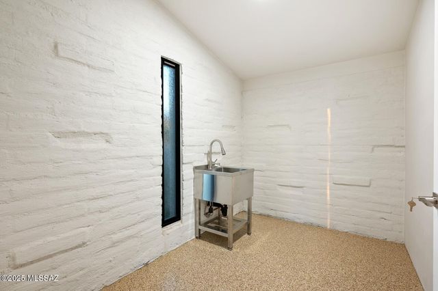 1502 E Indian Wells Road, Tucson, AZ 85718