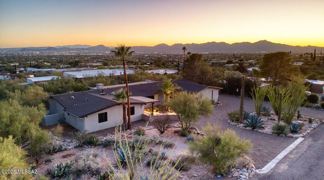 1502 E Indian Wells Road, Tucson, AZ 85718
