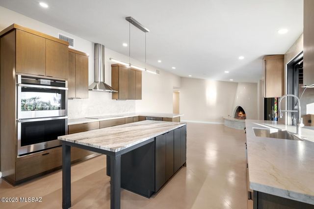 1502 E Indian Wells Road, Tucson, AZ 85718