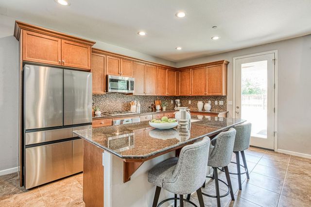 3727 Chessa Lane, Clovis, CA 93619
