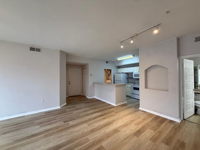 5506 METROWEST BOULEVARD 211, Orlando, FL 32811