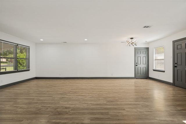 3910 Vanette Lane, Dallas, TX 75216
