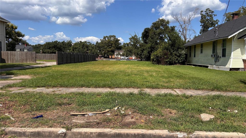 2344 Broadway Street, Beaumont, TX 77702