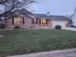 130 Emerald Way East, Granite City, IL 62040