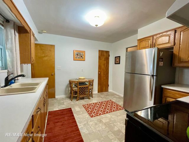 2915 Deindorfer Street, Saginaw, MI 48602