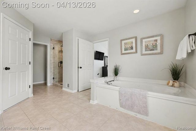18124 Bayside Drive, Macomb, MI 48042