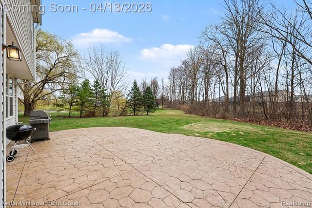 18124 Bayside Drive, Macomb, MI 48042