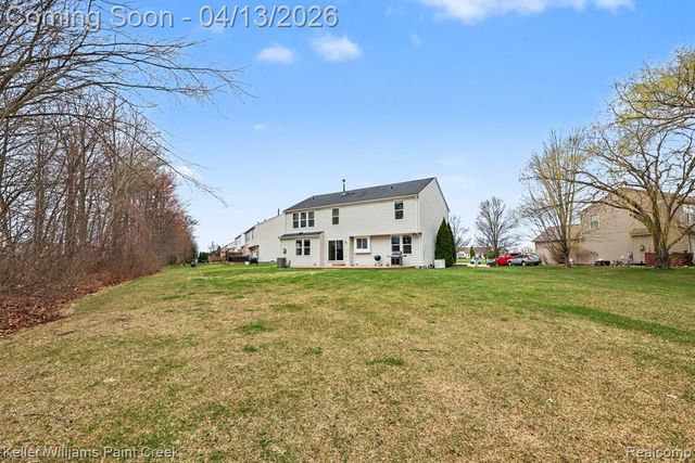 18124 Bayside Drive, Macomb, MI 48042