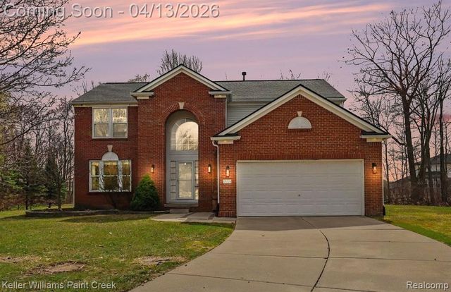 18124 Bayside Drive, Macomb, MI 48042